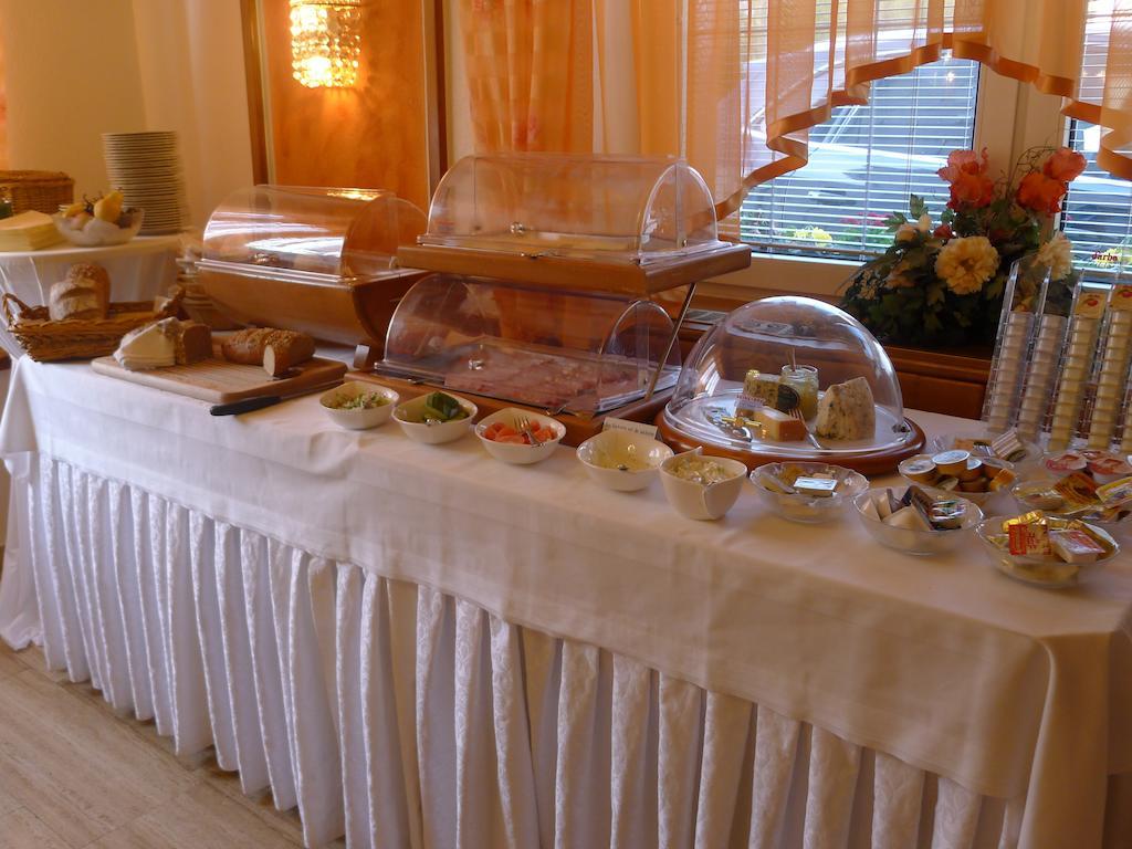 Hotel Restaurant Boeck "Roter Hahn" 장크트푈텐 외부 사진