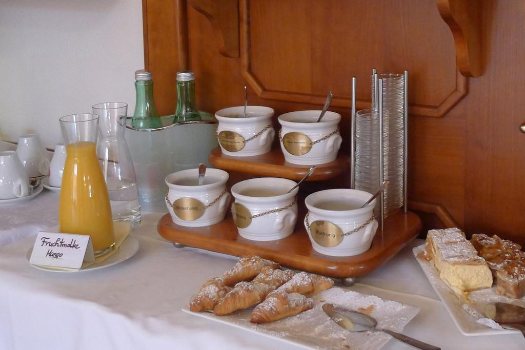 Hotel Restaurant Boeck "Roter Hahn" 장크트푈텐 외부 사진
