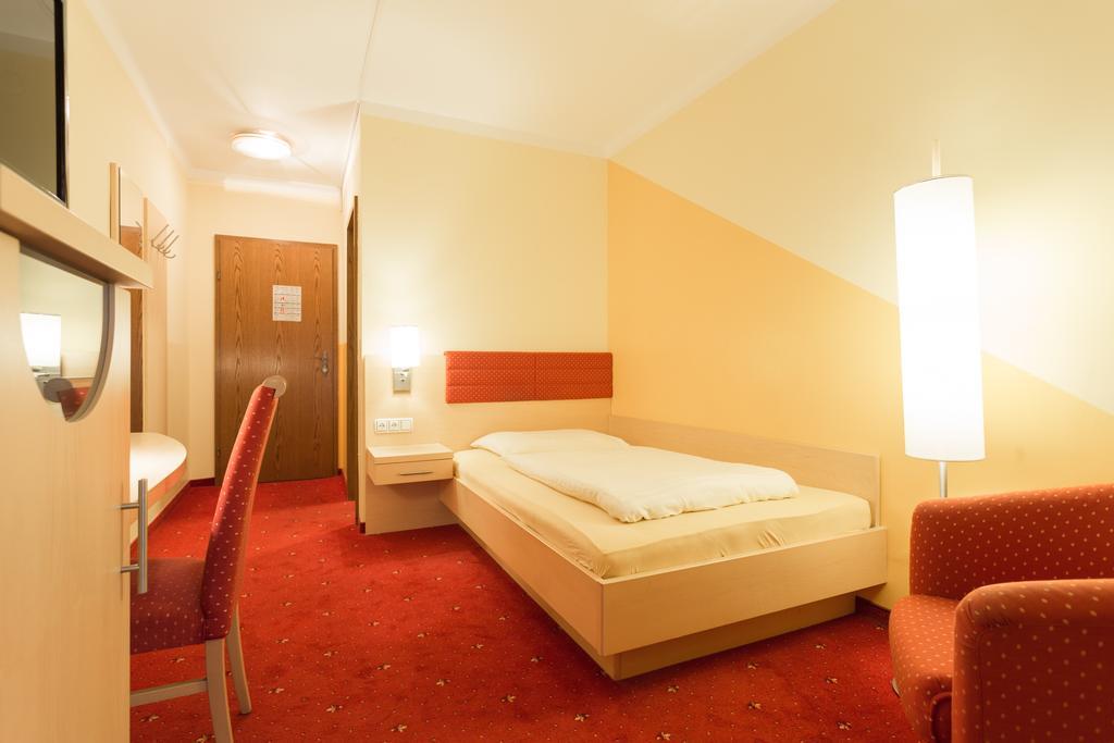Hotel Restaurant Boeck "Roter Hahn" 장크트푈텐 외부 사진