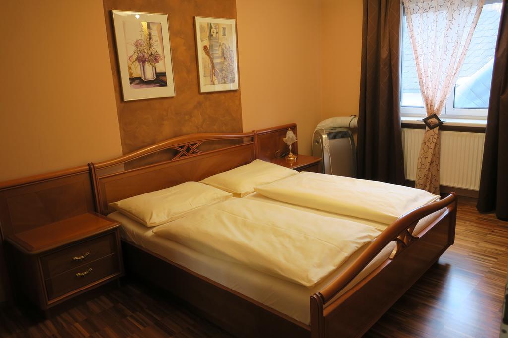 Hotel Restaurant Boeck "Roter Hahn" 장크트푈텐 외부 사진