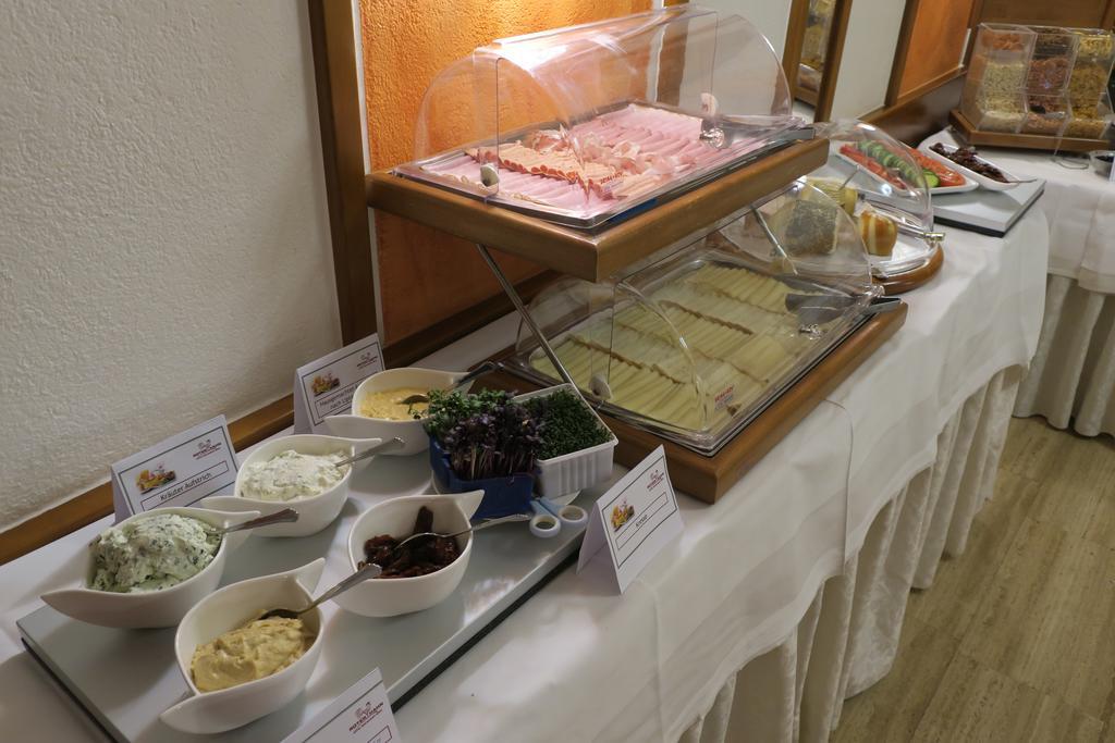 Hotel Restaurant Boeck "Roter Hahn" 장크트푈텐 외부 사진