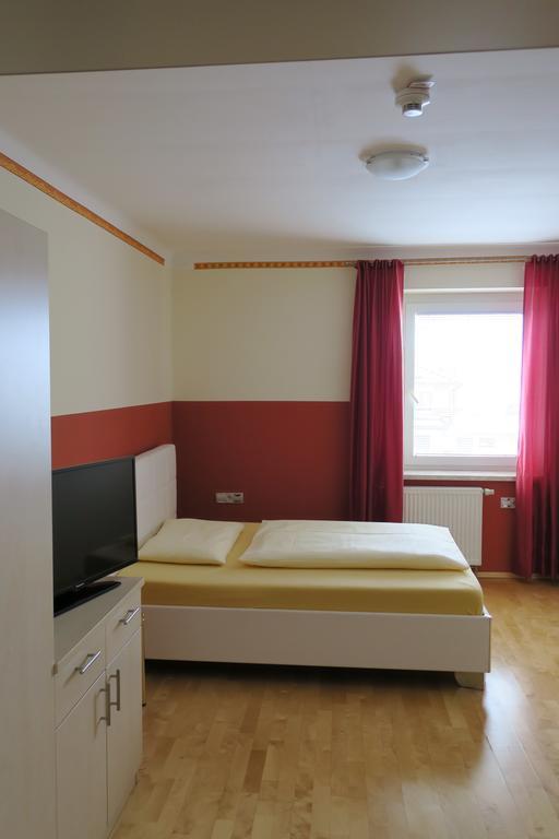 Hotel Restaurant Boeck "Roter Hahn" 장크트푈텐 외부 사진