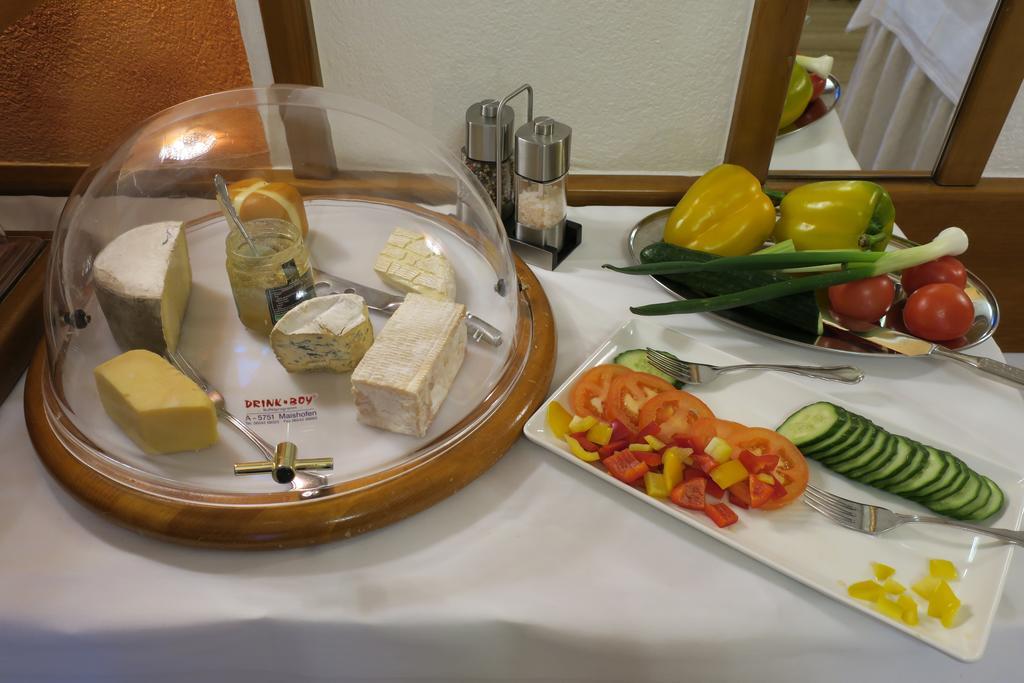 Hotel Restaurant Boeck "Roter Hahn" 장크트푈텐 외부 사진
